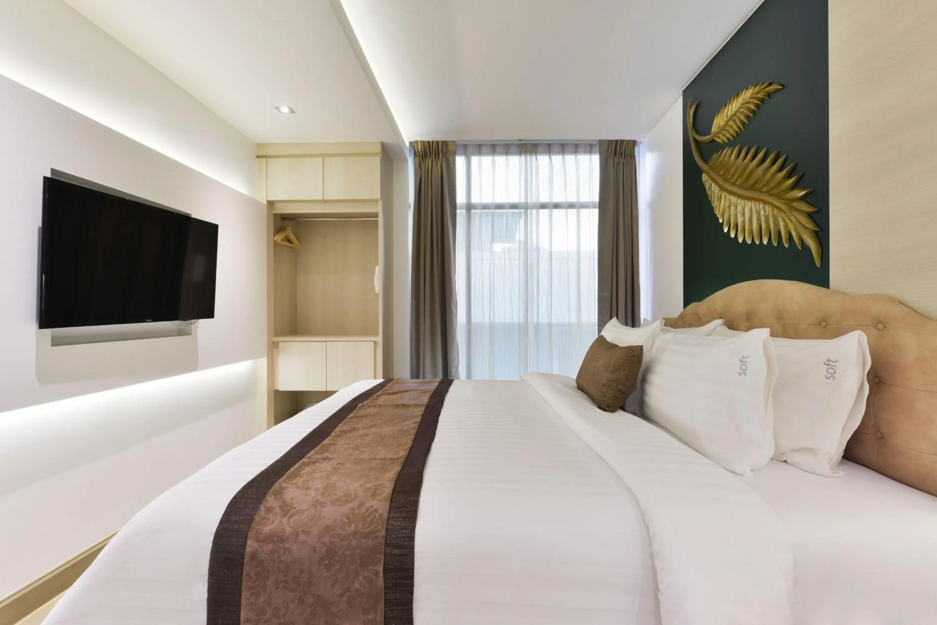 Bed in Syama Mansion Phromphong