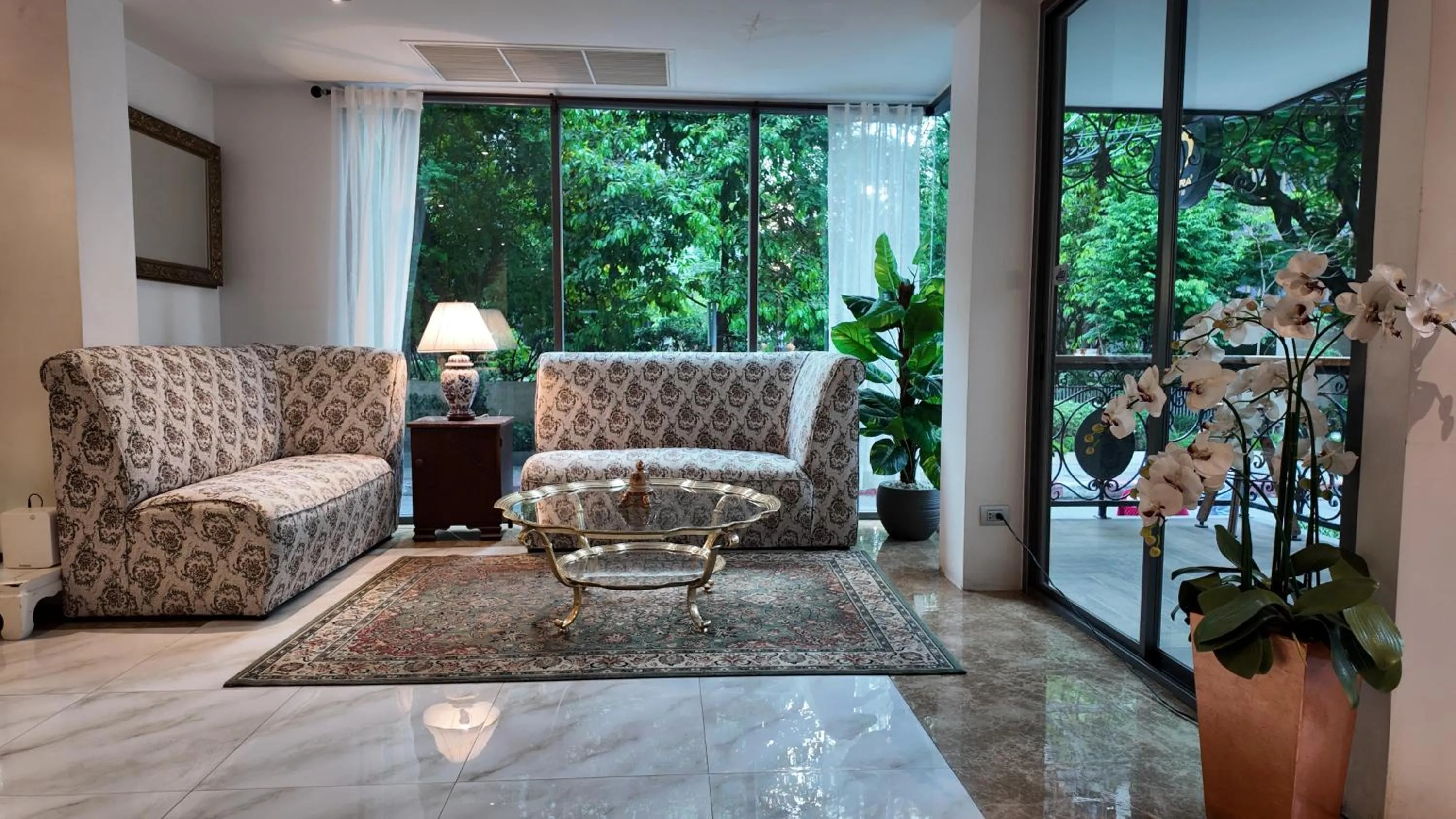 Seating area in Syama Mansion Phromphong