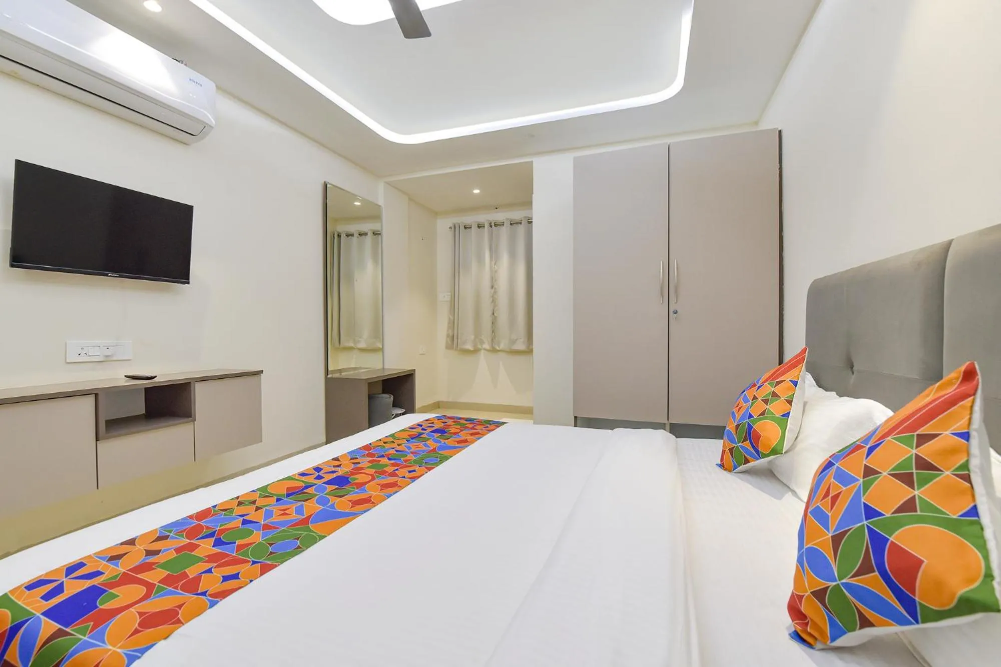 Bed in FabHotel Synergy Stays