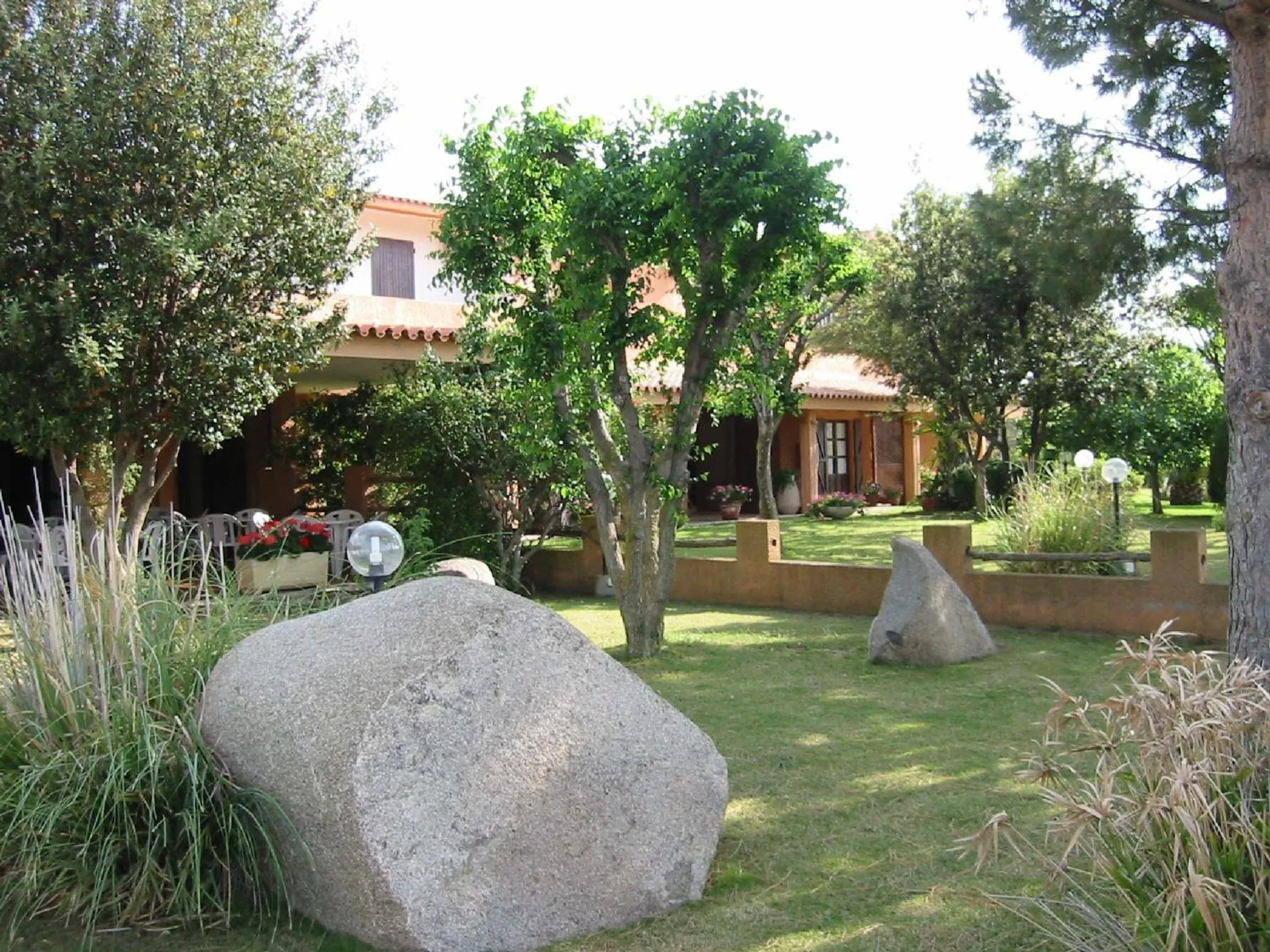 Garden in Hotel Su Giudeu
