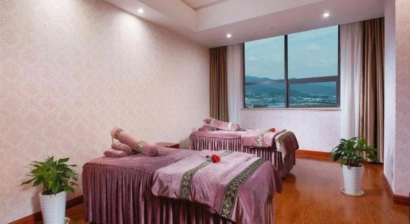 Bed in New Century Hotel Putuo Zhoushan