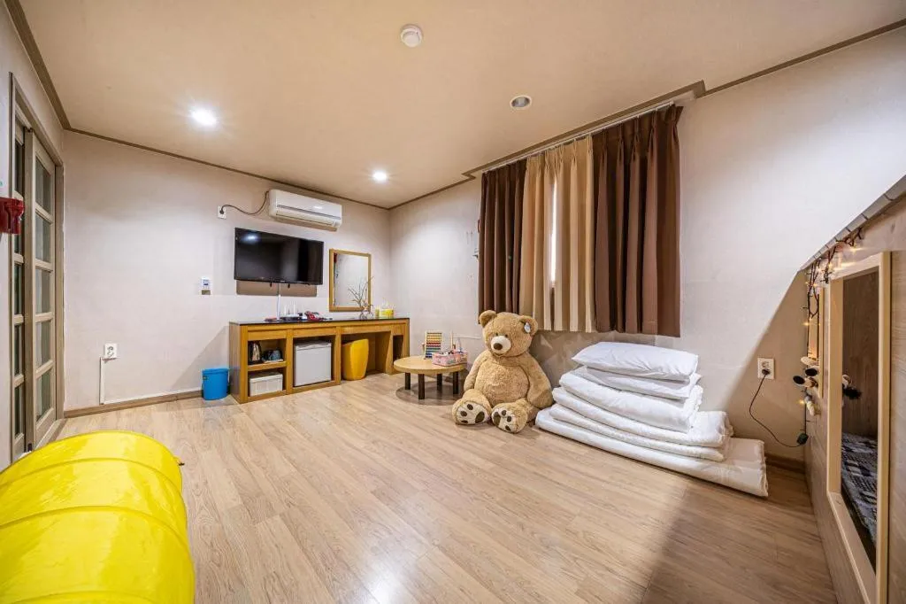 Seogwipo (Seongsan) Beach Hotel