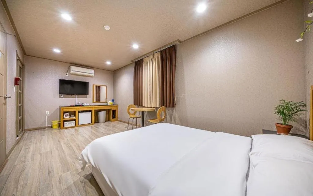 Bed in Seogwipo (Seongsan) Beach Hotel