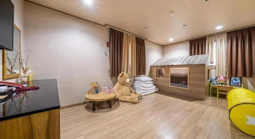 Seogwipo (Seongsan) Beach Hotel