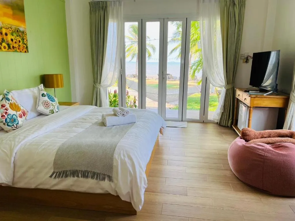 Bed in Sea Coco Resort