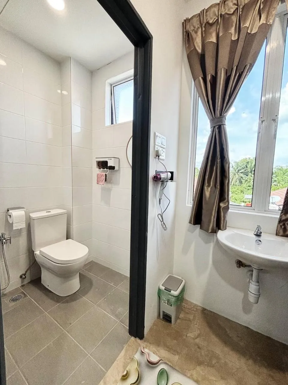 Toilet in Trace Cozy Place