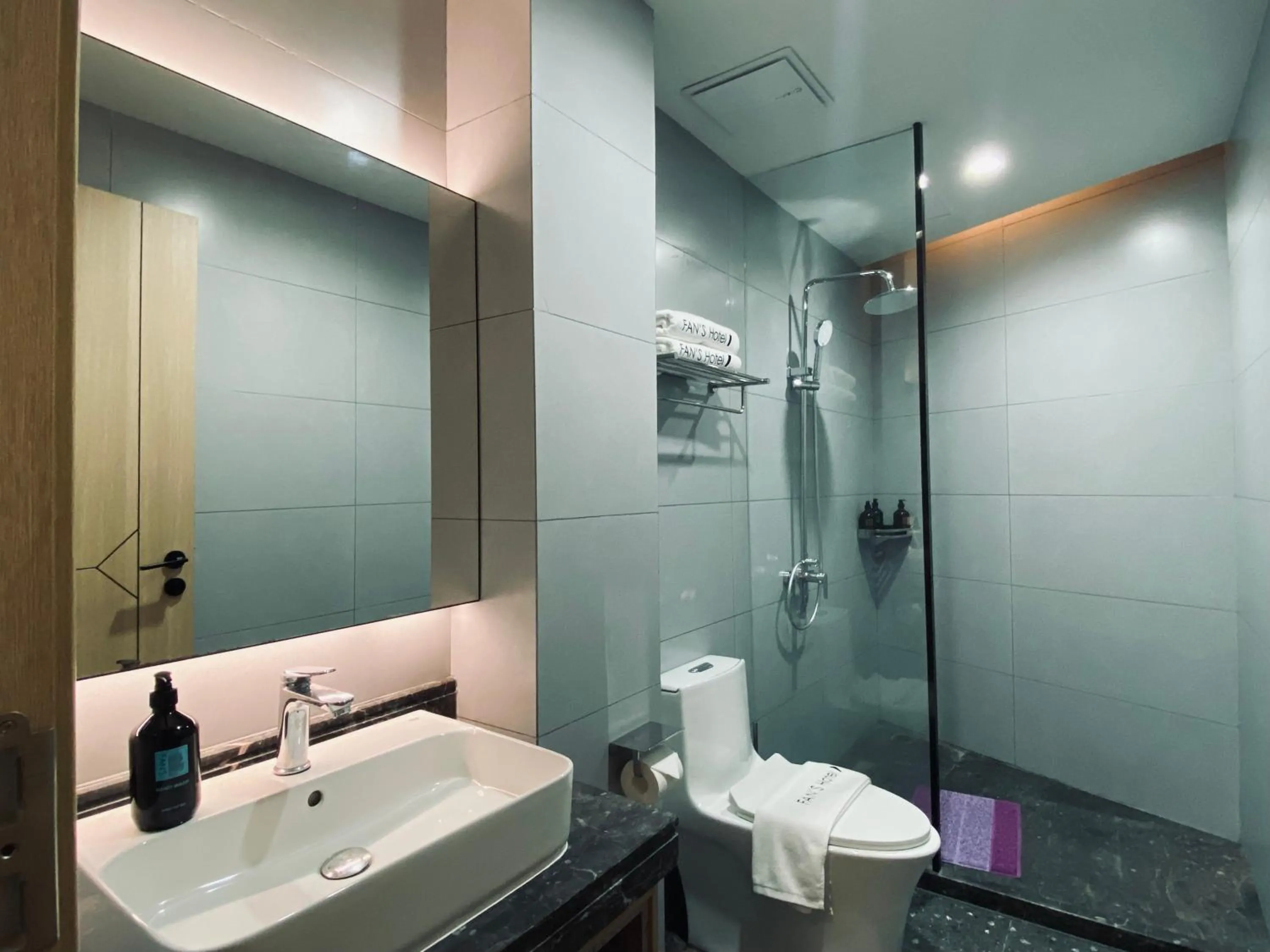 Bathroom in Fan's Hotel Palo