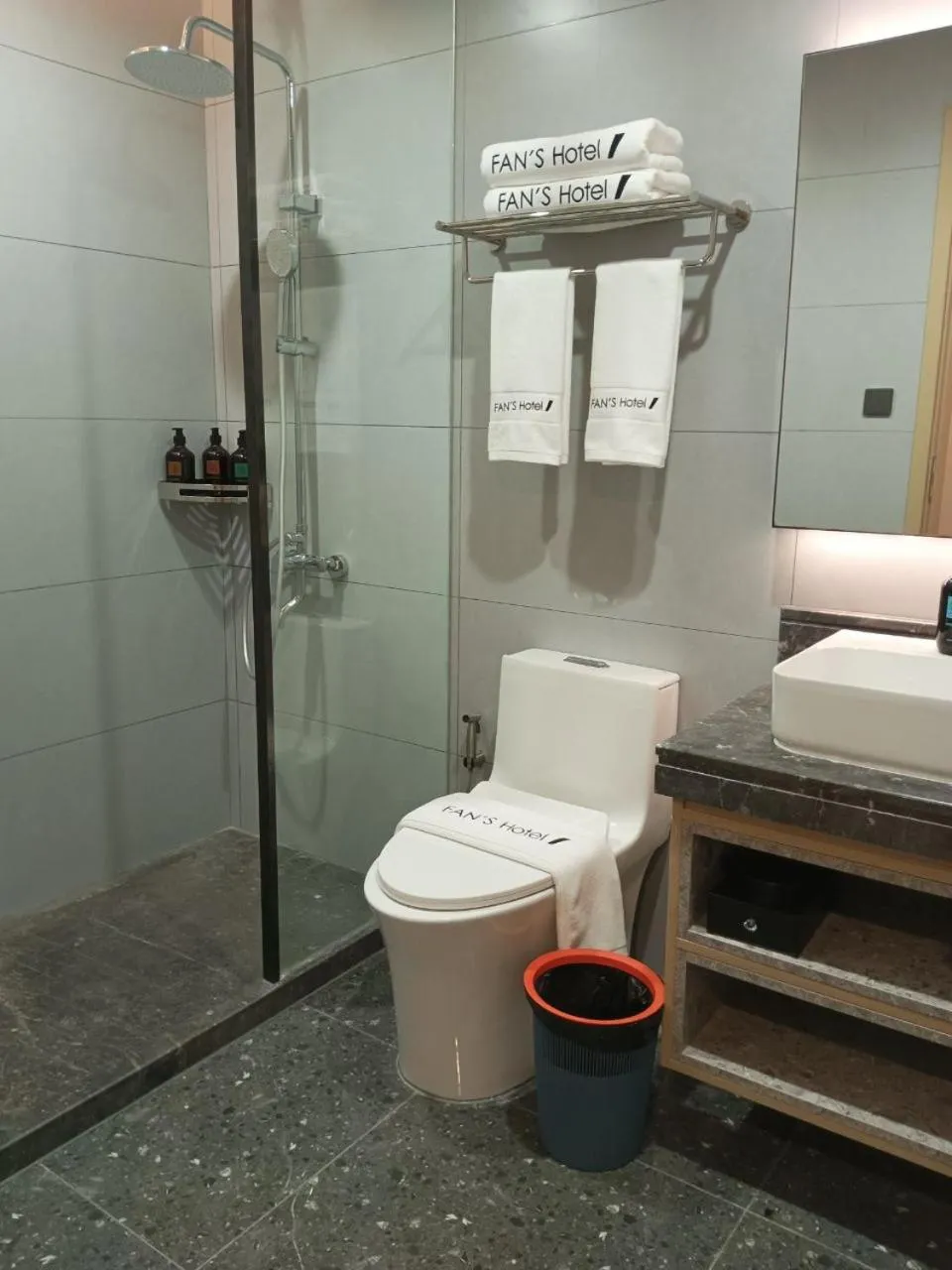 Toilet in Fan's Hotel Palo