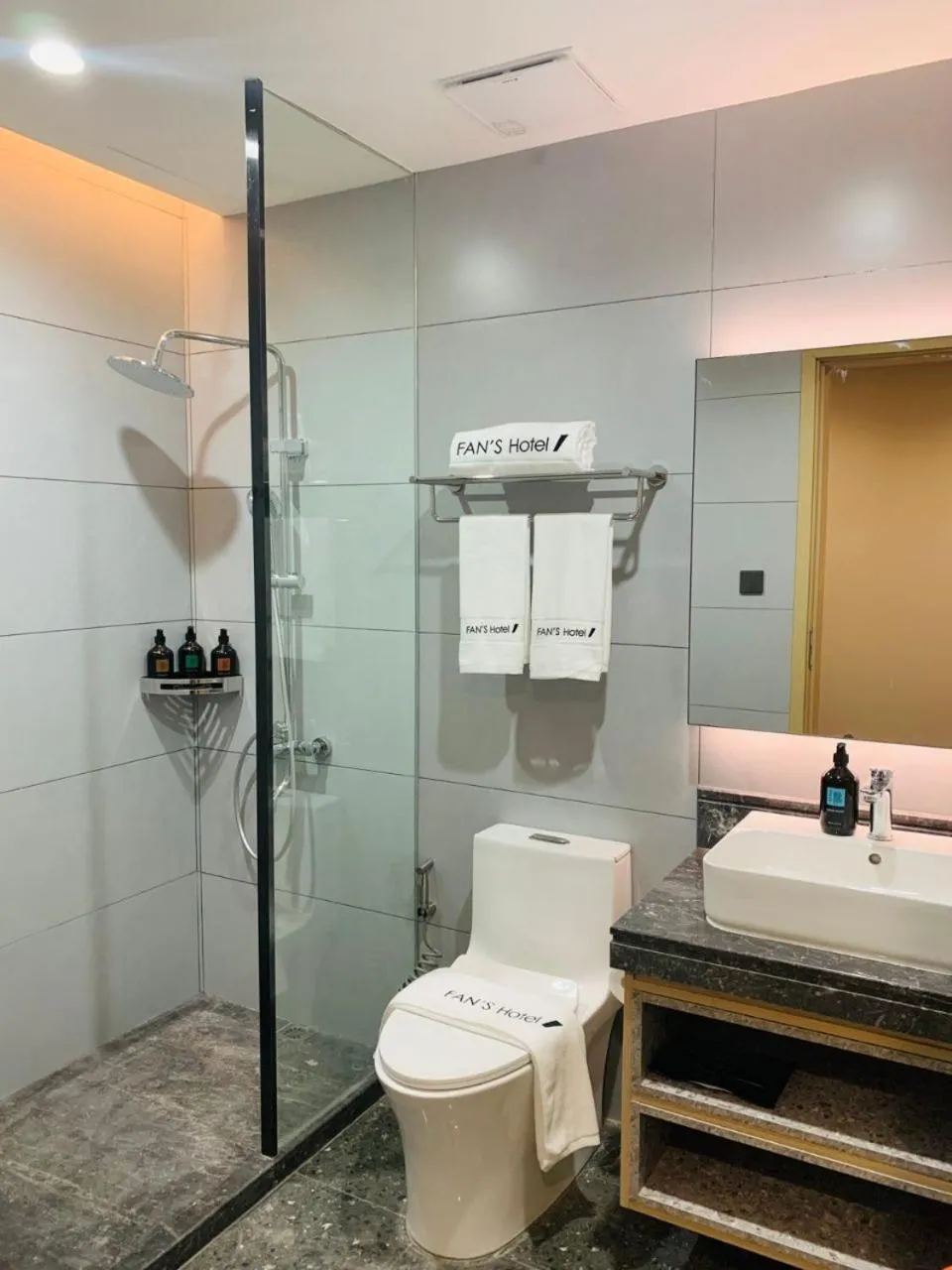 Toilet in Fan's Hotel Palo