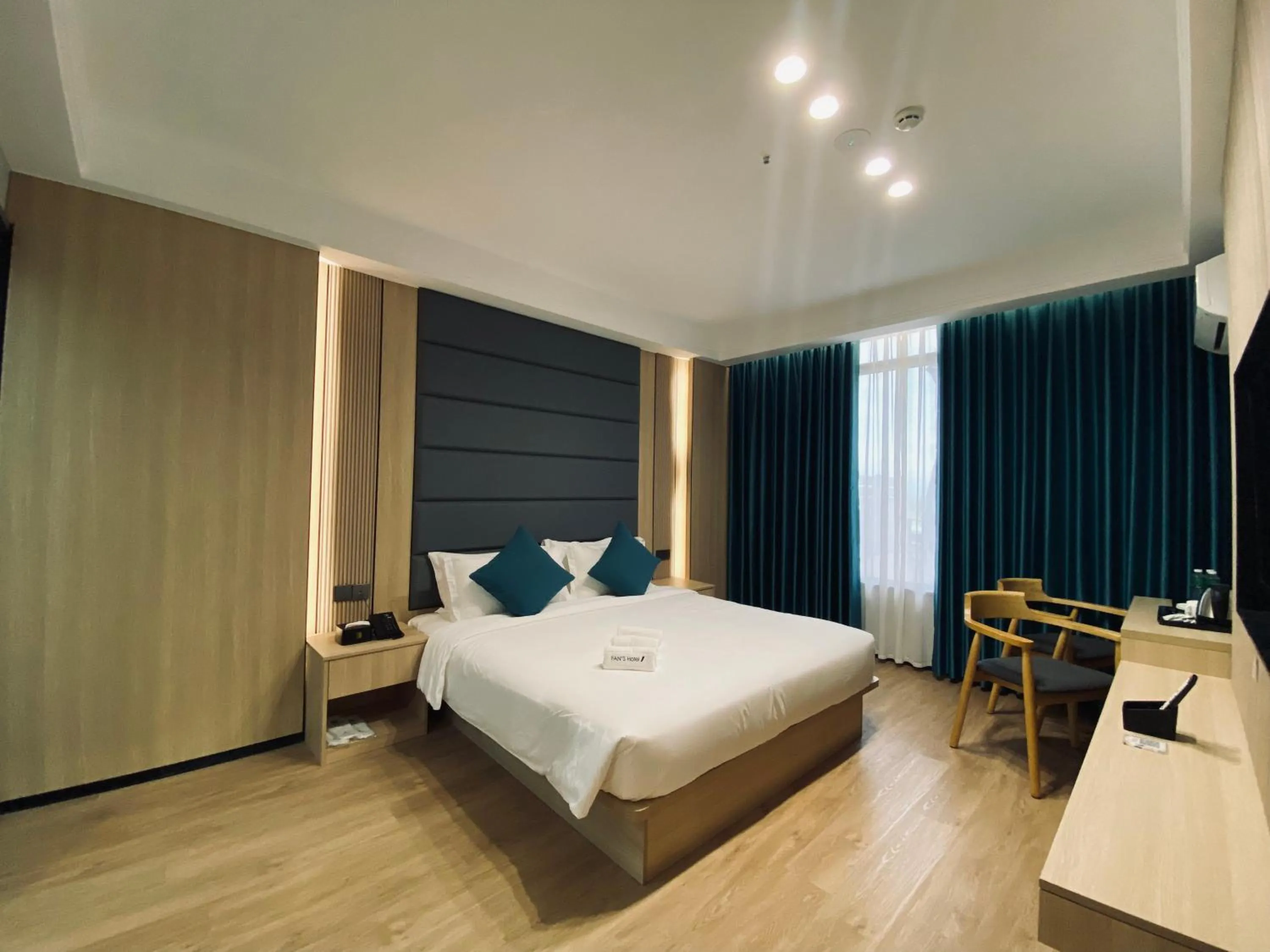 Bedroom, Bed in Fan's Hotel Palo