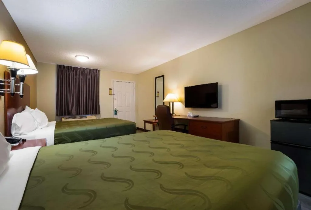 Bed in Quality Inn Brownsville