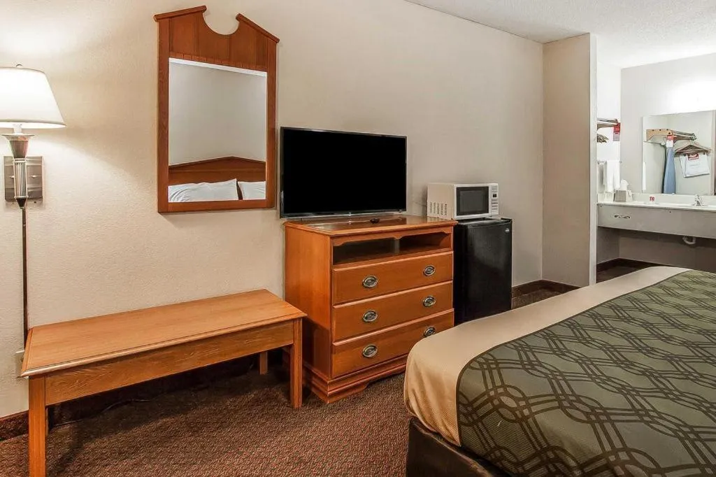 Bed in Quality Inn Brownsville