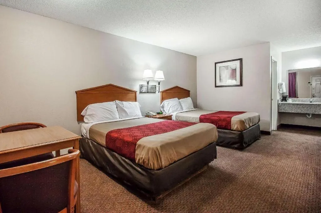 Bed in Quality Inn Brownsville