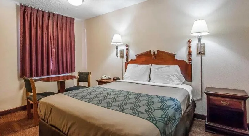 Bed in Quality Inn Brownsville