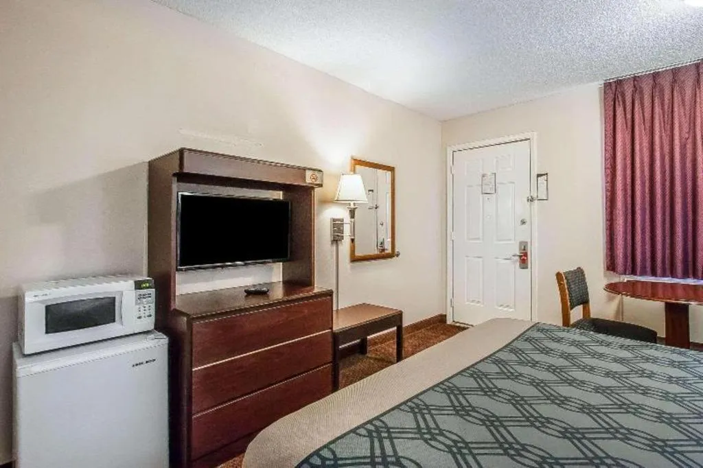 Bed in Quality Inn Brownsville