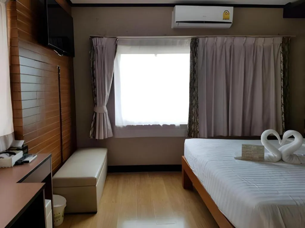 Bed in Cactus Resort & Hotel