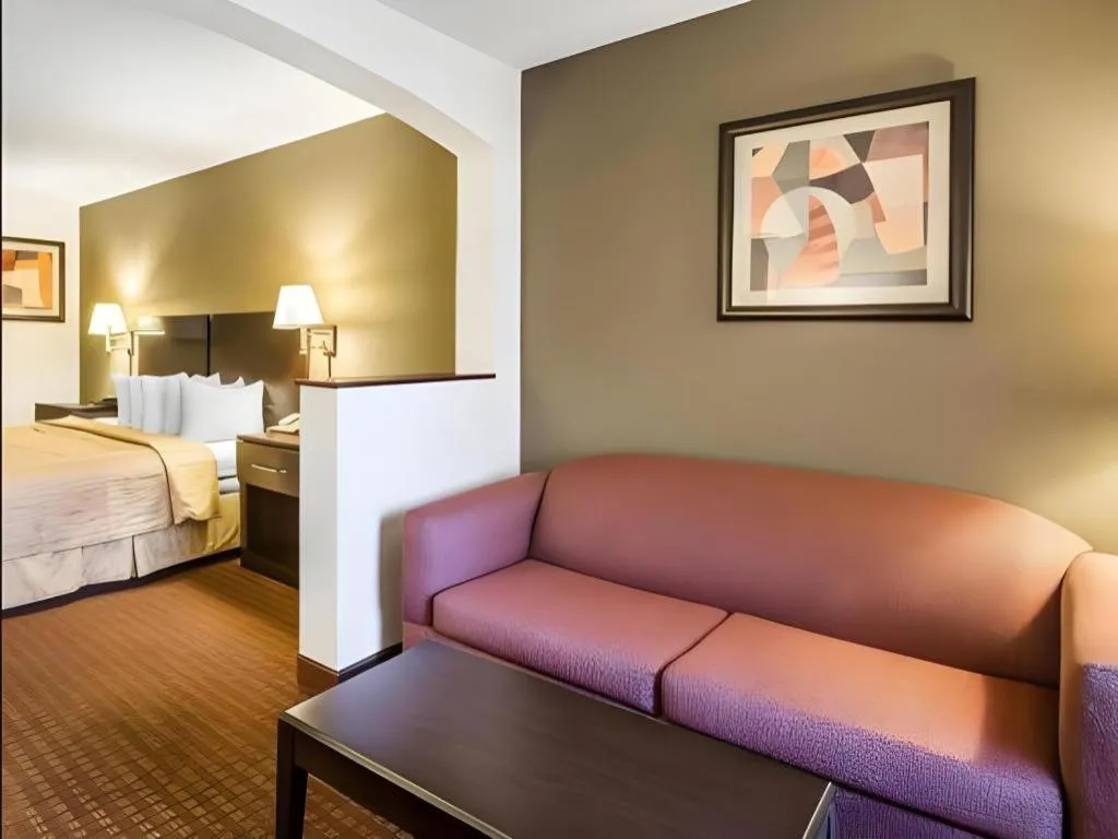 Bed in Quality Inn & Suites near Panama City Beach