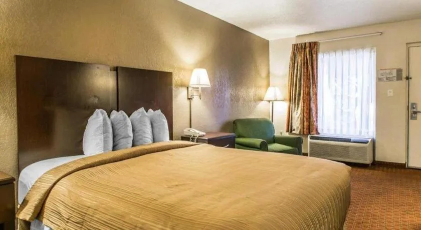 Bed in Quality Inn & Suites near Panama City Beach