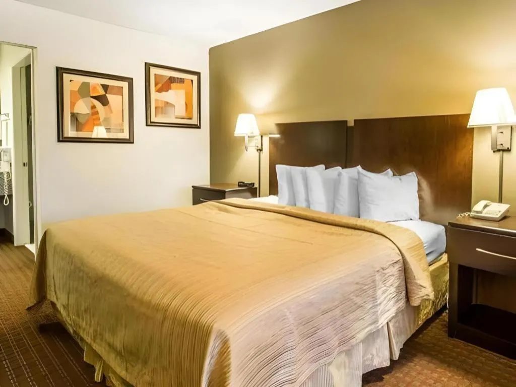 Bed in Quality Inn & Suites near Panama City Beach