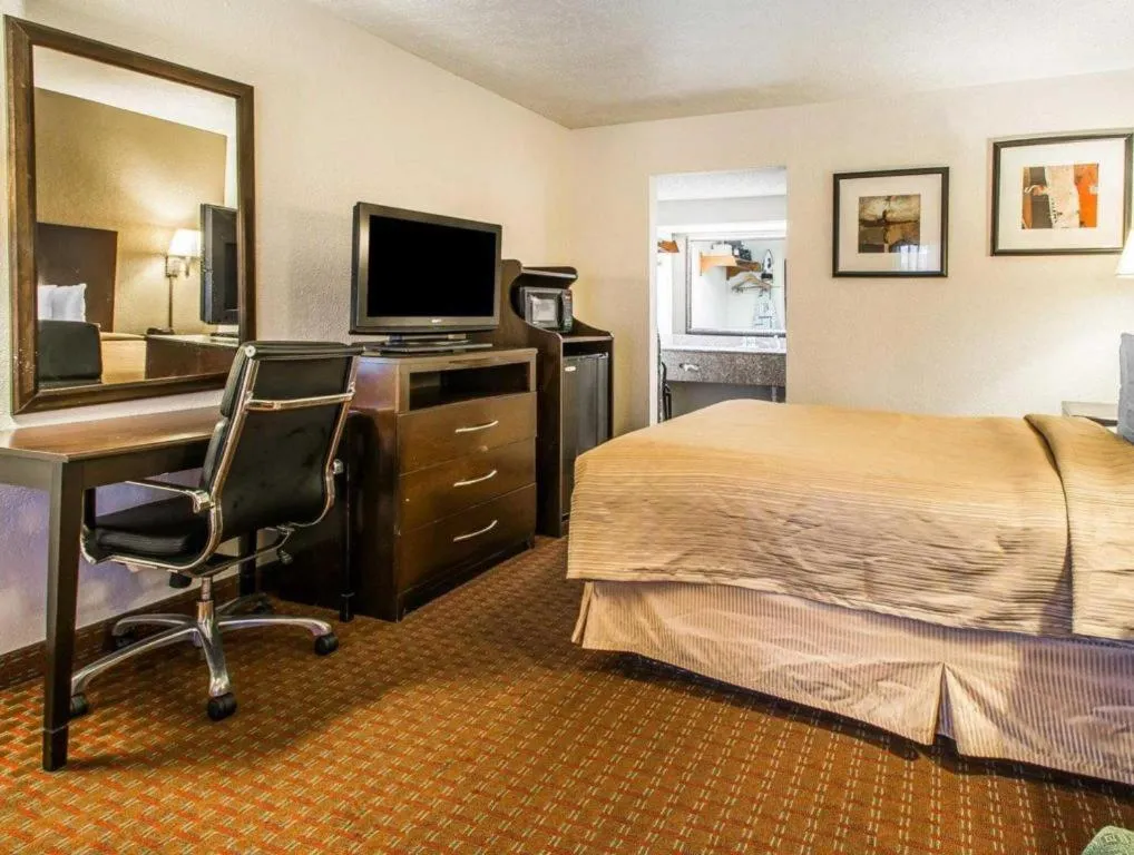 Bed in Quality Inn & Suites near Panama City Beach