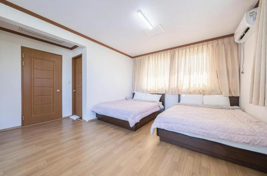 Bed in Gangneung Gyeongpodae Gangneung Motel