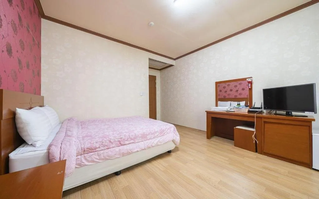 Bed in Gangneung Gyeongpodae Gangneung Motel