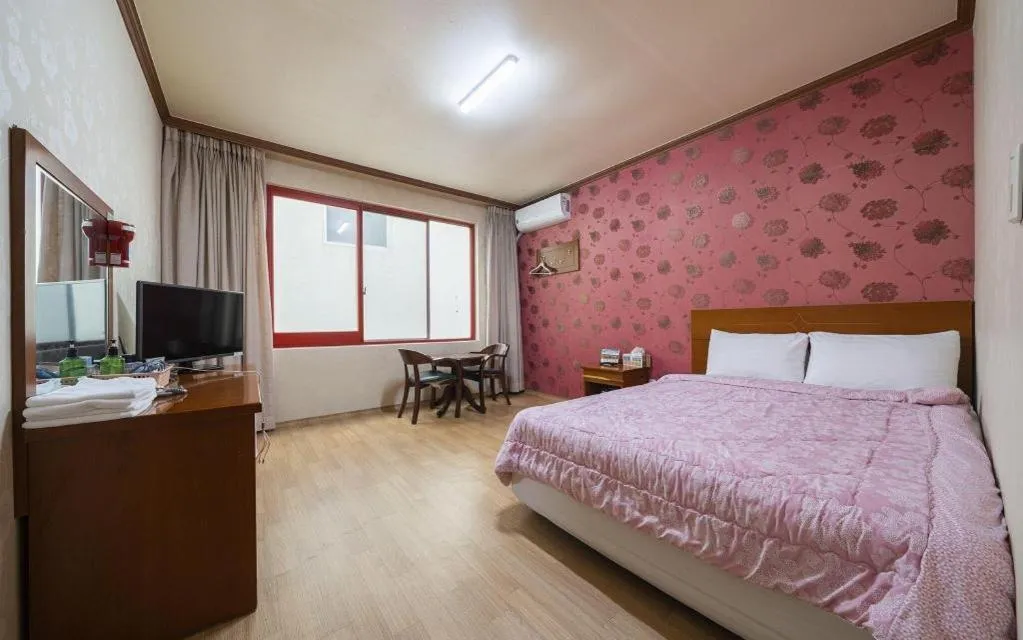 Bed in Gangneung Gyeongpodae Gangneung Motel