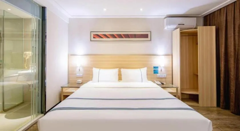 Bed in City Comfort Inn Beihai RT-Mart High Speed Railway Station