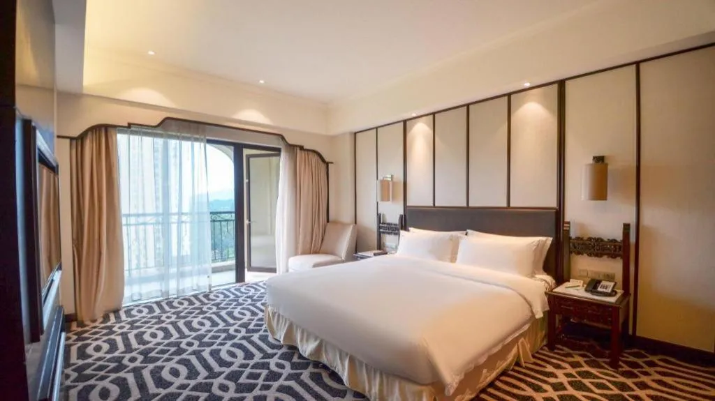 Bed in Holiday Inn Guangzhou Airport Zone By IHG