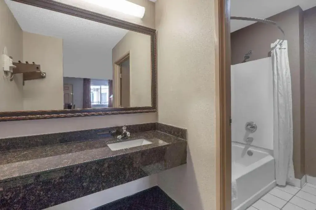 Knights Inn - Forest Hill, TX Knights Inn - Forest Hill, TX