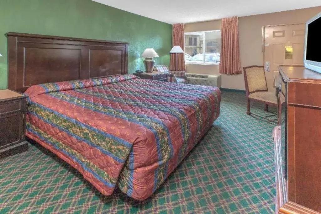 Bed in Knights Inn - Forest Hill, TX Bed in Knights Inn - Forest Hill, TX