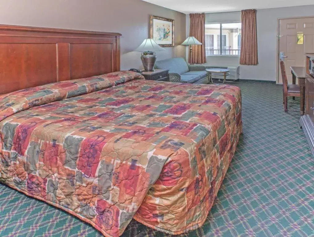 Bed in Knights Inn - Forest Hill, TX Bed in Knights Inn - Forest Hill, TX