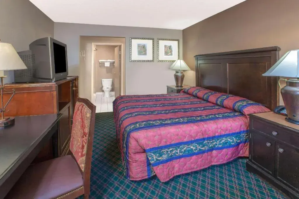 Bed in Knights Inn - Forest Hill, TX Bed in Knights Inn - Forest Hill, TX