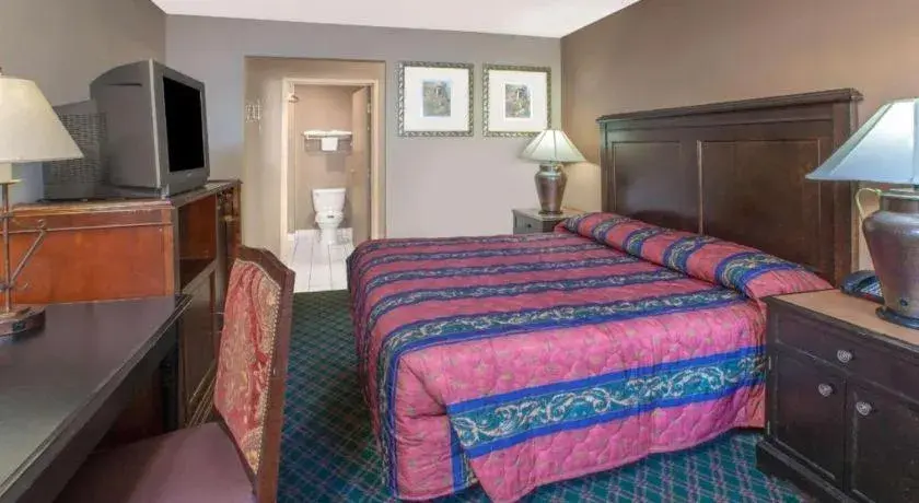 Bed in Knights Inn - Forest Hill, TX Bed in Knights Inn - Forest Hill, TX