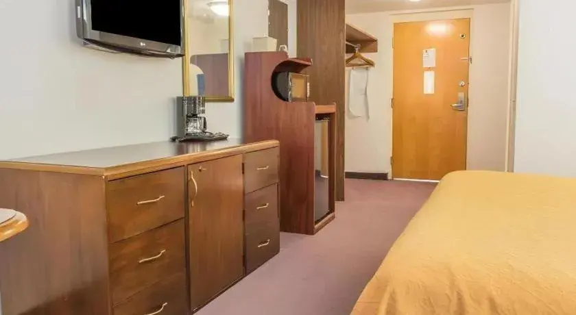 Bed in Quality Inn Royle Bed in Quality Inn Royle