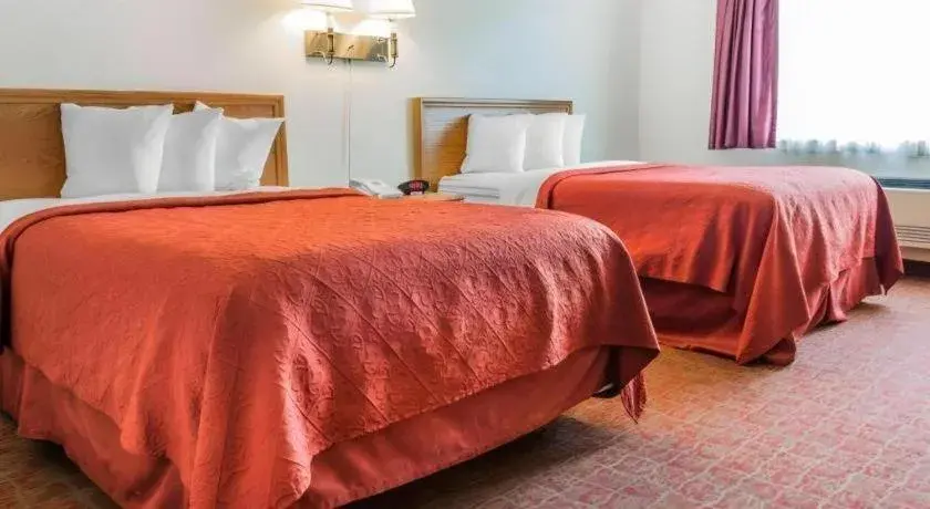 Bed in Quality Inn Royle Bed in Quality Inn Royle