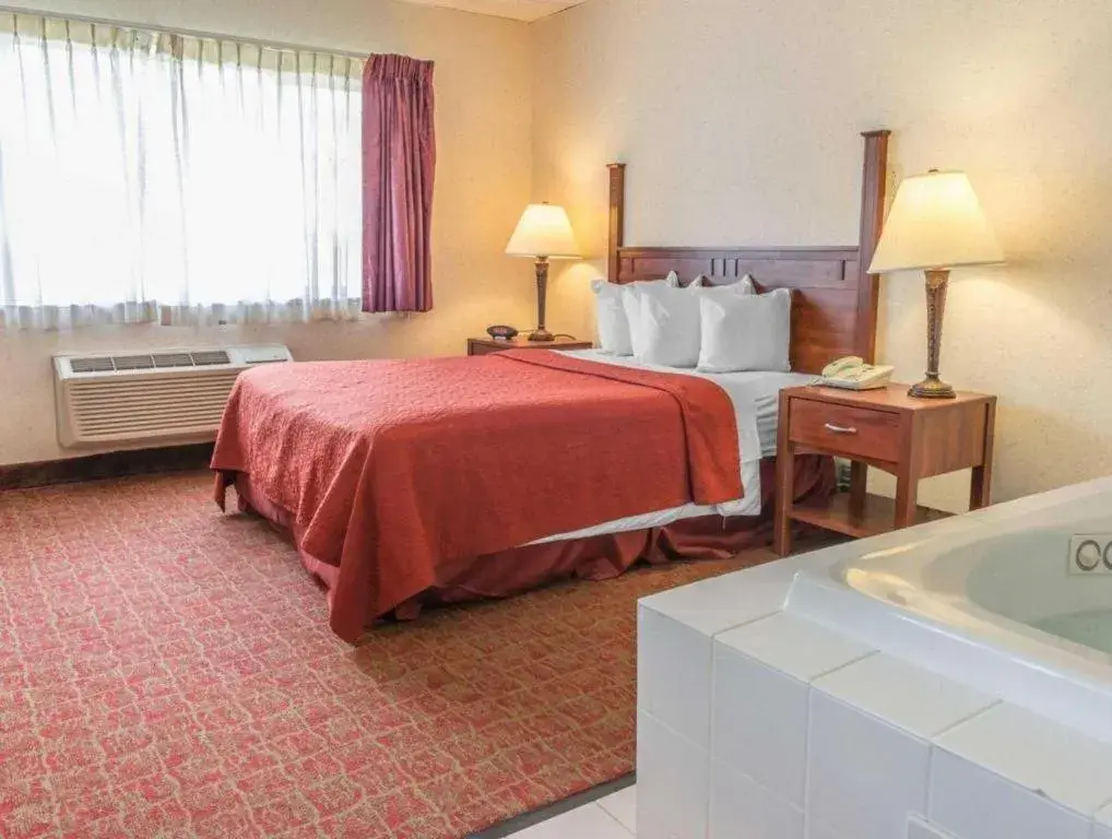 Bed in Quality Inn Royle Bed in Quality Inn Royle