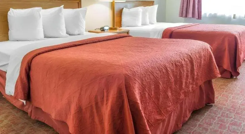 Bed in Quality Inn Royle Bed in Quality Inn Royle