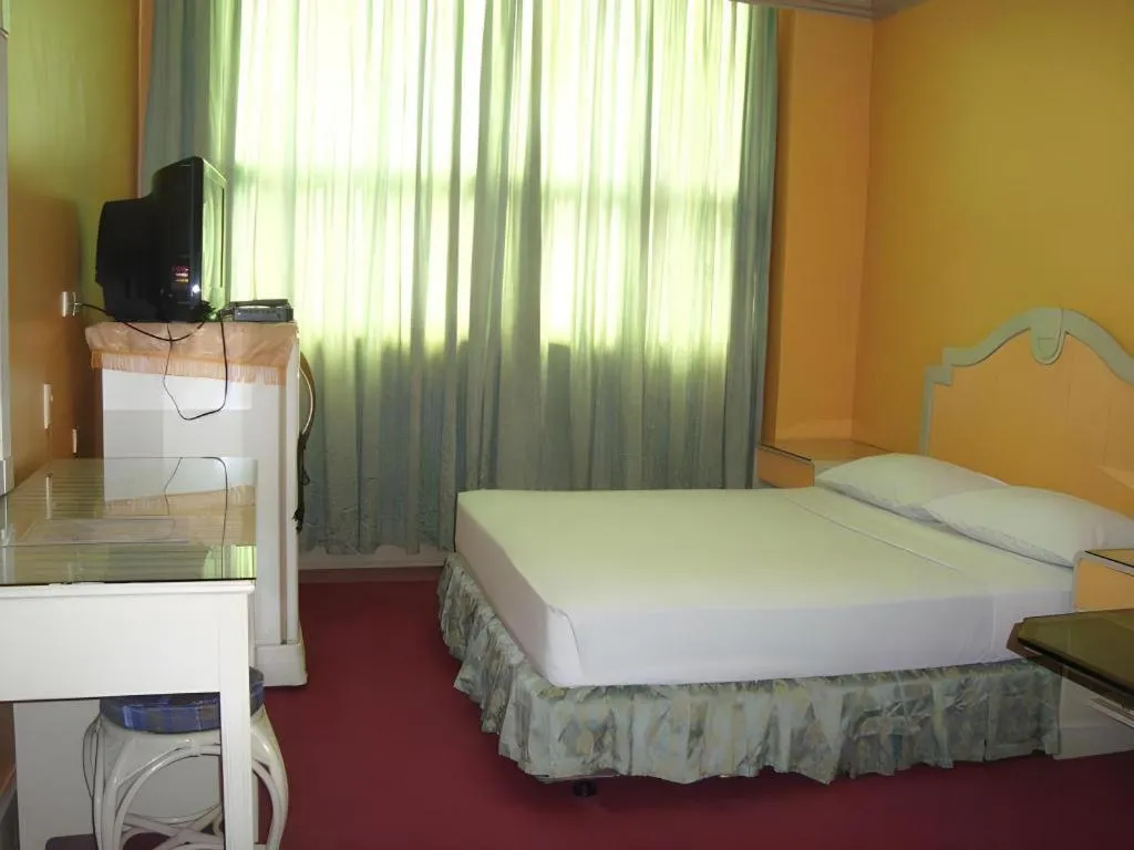 Bed in Cebu Northwinds Hotel