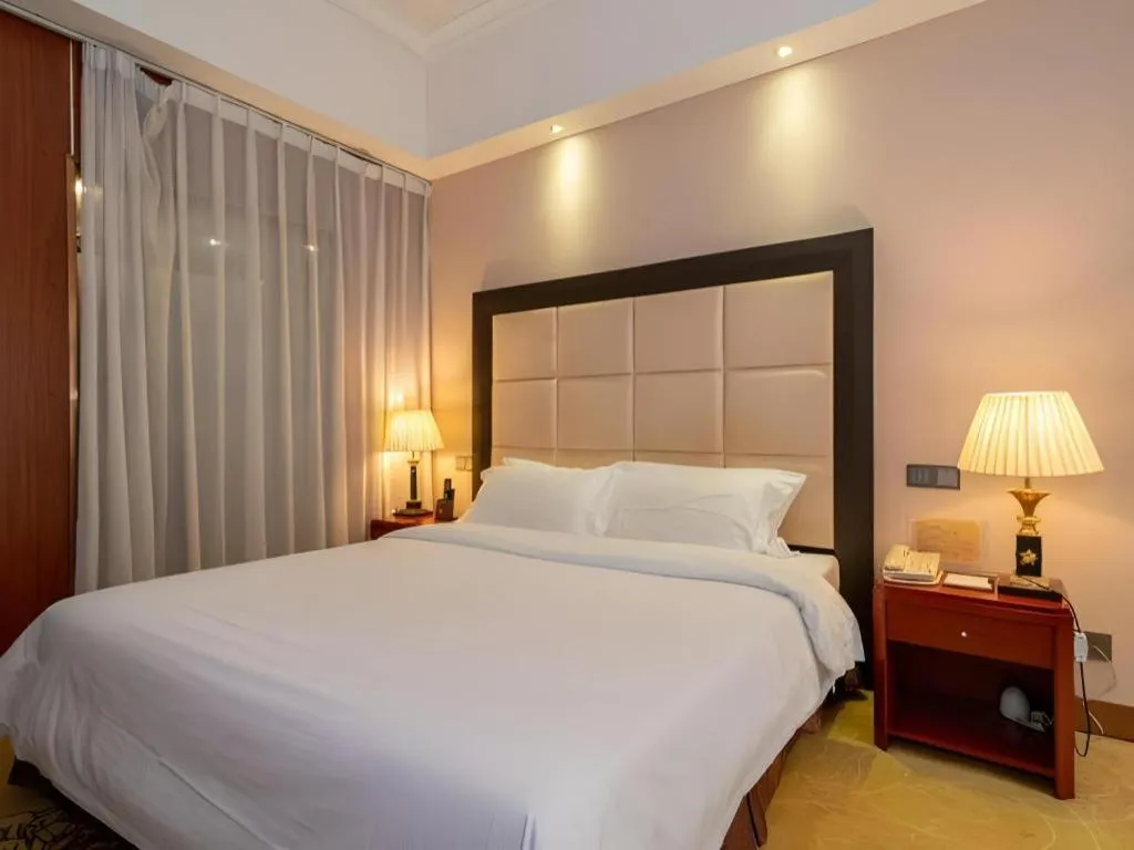 Bed in Shenzhen Bao Yue Hotel