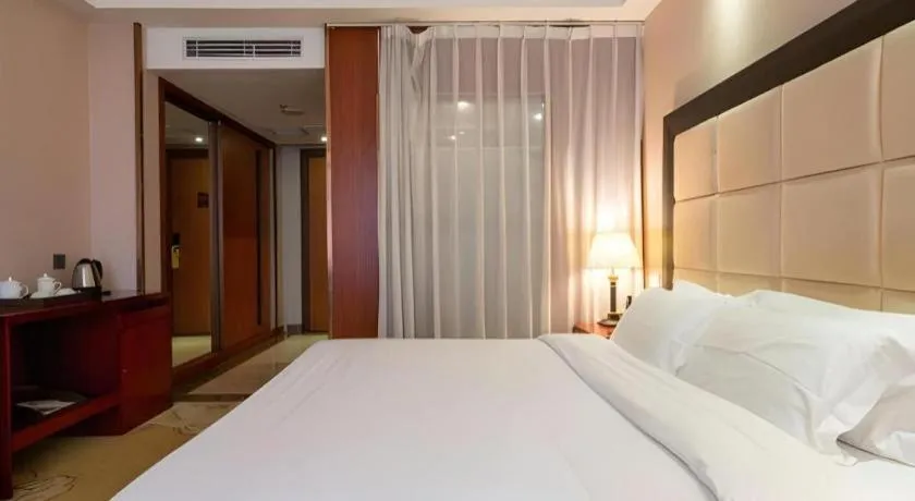 Bed in Shenzhen Bao Yue Hotel