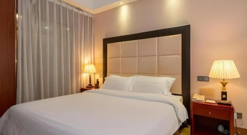 Bed in Shenzhen Bao Yue Hotel