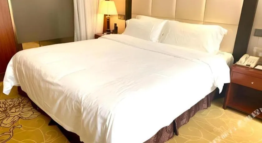 Bed in Shenzhen Bao Yue Hotel
