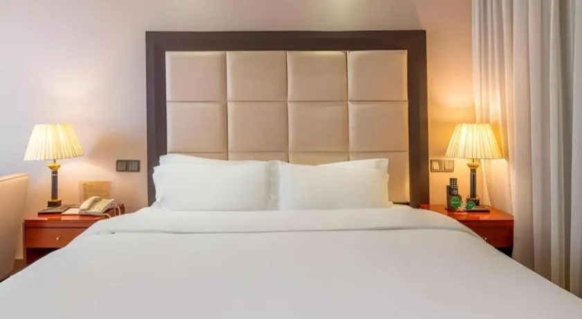 Bed in Shenzhen Bao Yue Hotel