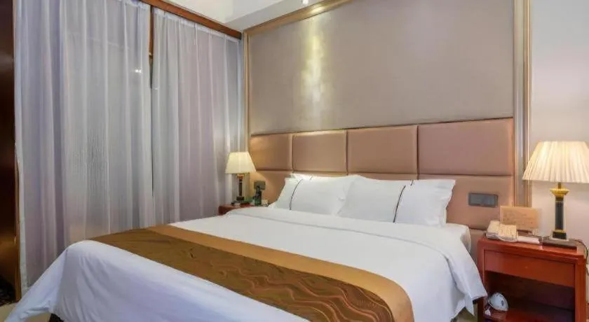 Bed in Shenzhen Bao Yue Hotel