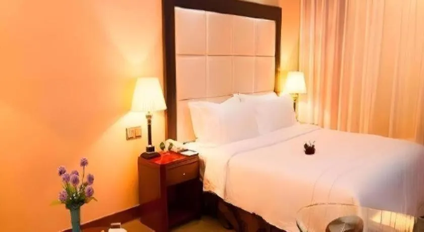 Bed in Shenzhen Bao Yue Hotel