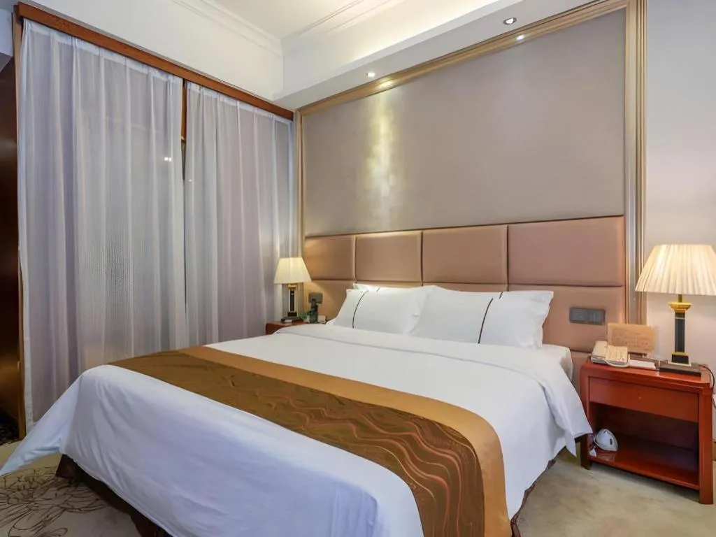 Bed in Shenzhen Bao Yue Hotel