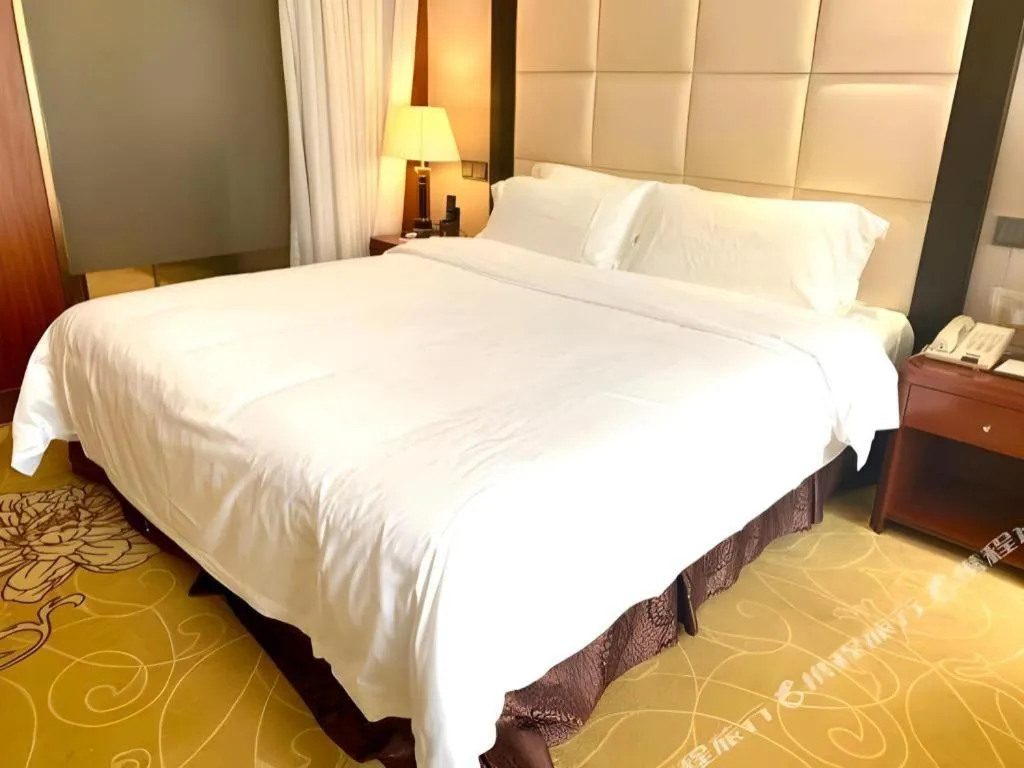 Bed in Shenzhen Bao Yue Hotel