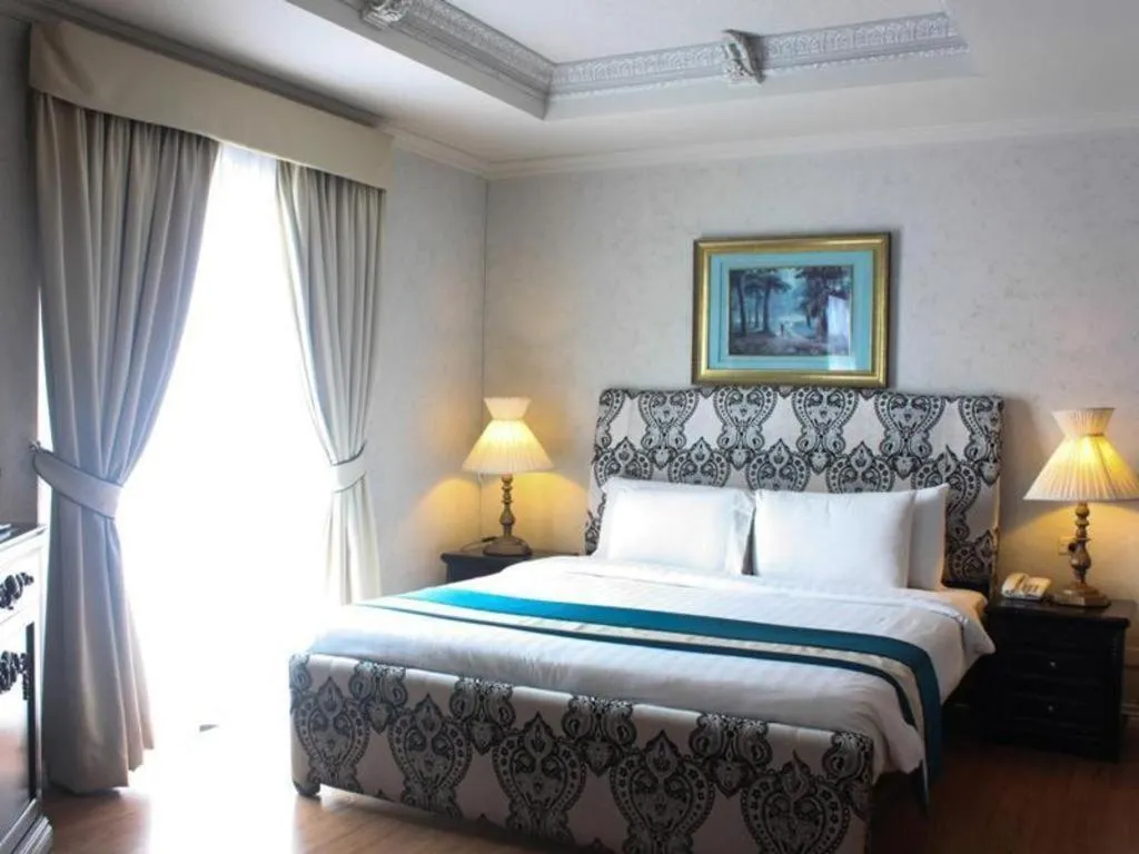 Bed in Queen Margarette Hotel