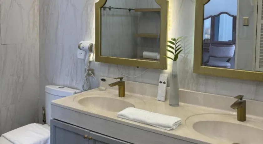 Queen Margarette Hotel